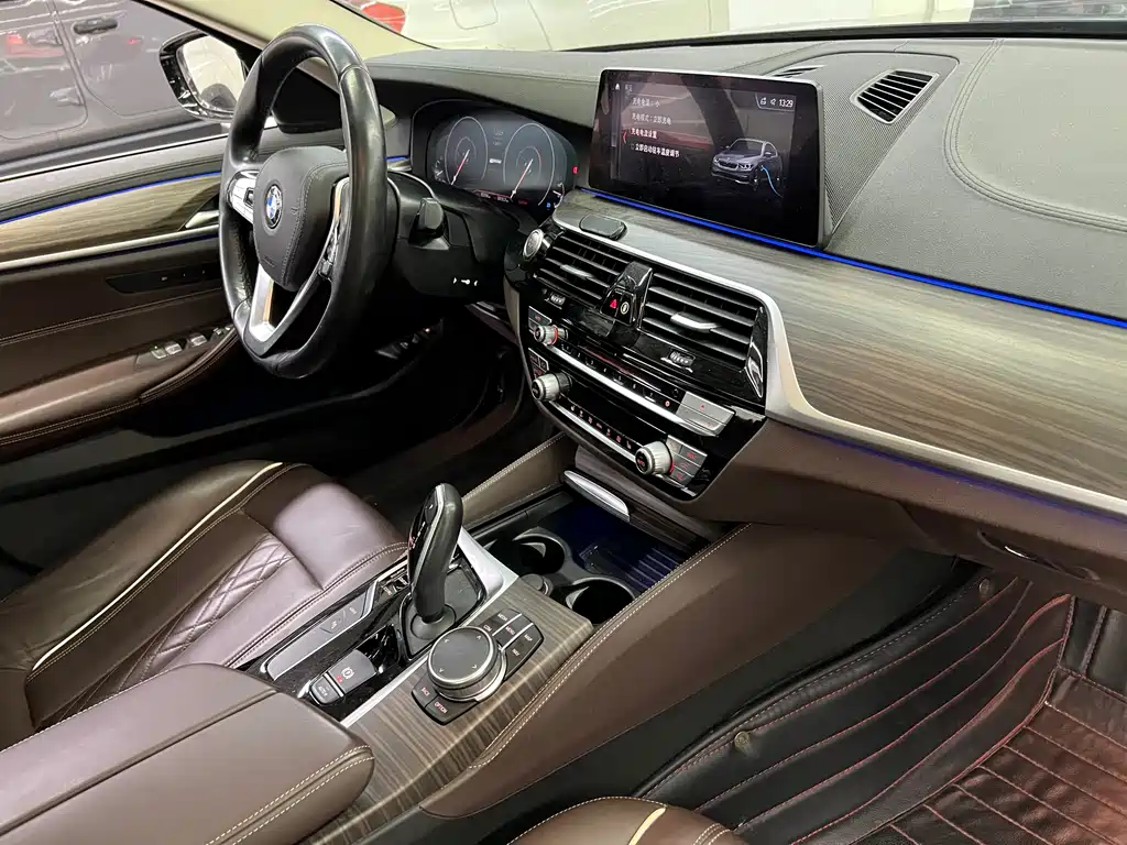 BMW 5 Series New Energy — миниатюра 26