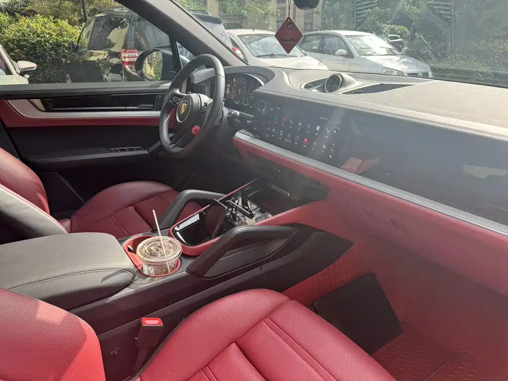 Porsche Cayenne — миниатюра 8
