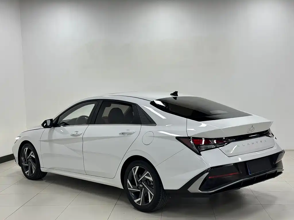 Hyundai Elantra — миниатюра 7
