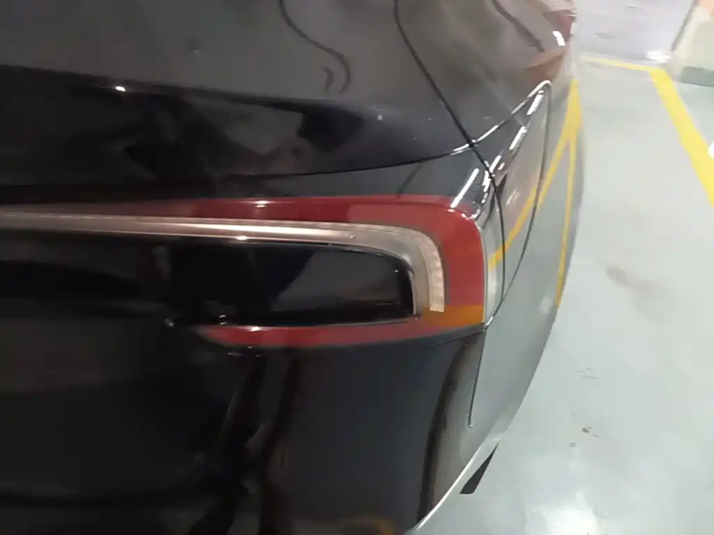 Tesla Model 3 — миниатюра 8