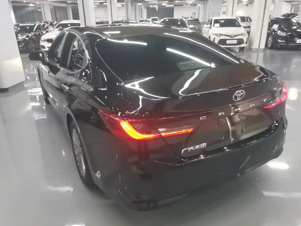 Toyota Camry — миниатюра 5