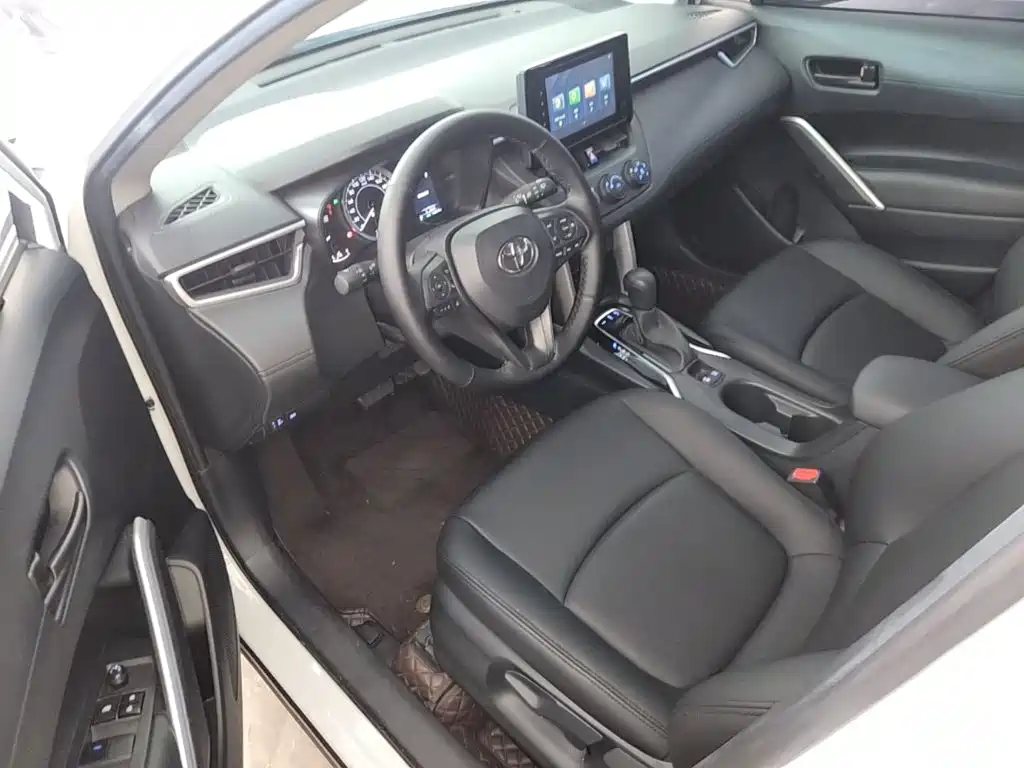 Toyota Corolla Cross — миниатюра 16