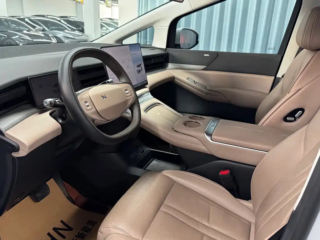 XPeng X9 — миниатюра 4