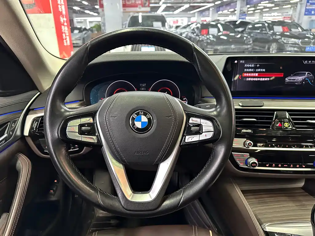 BMW 5 Series New Energy — миниатюра 9
