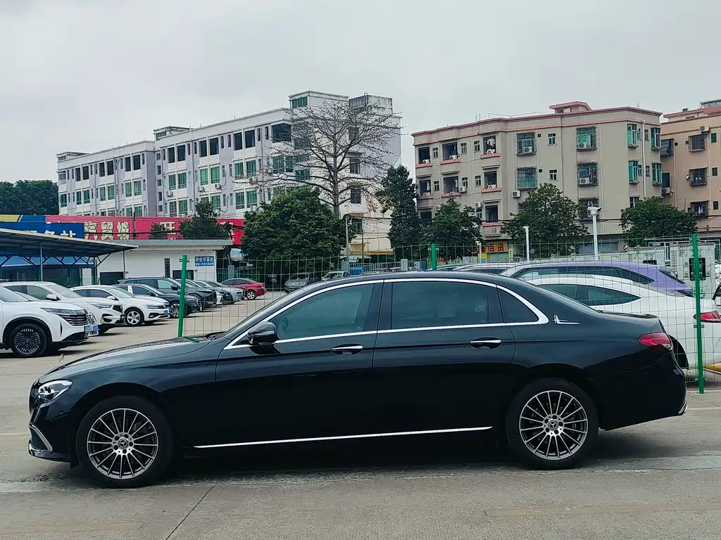 MERCEDES-BENZ E CLASS