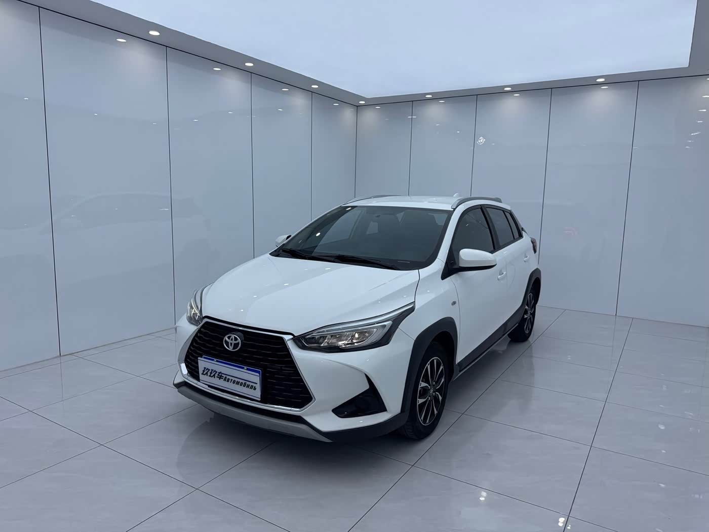 Toyota YARiS L Zhi Xuan 1.5 л 2022 г. Белый, пробег 26000 км