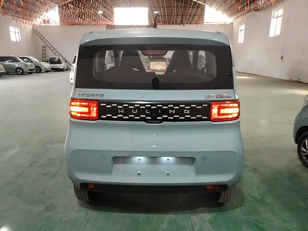 Wuling MINIEV — миниатюра 6
