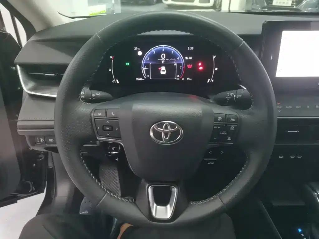 Toyota Camry — миниатюра 11