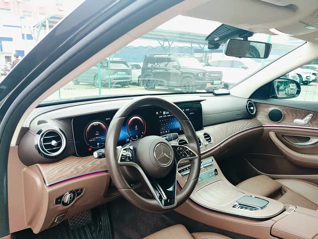 MERCEDES-BENZ E CLASS