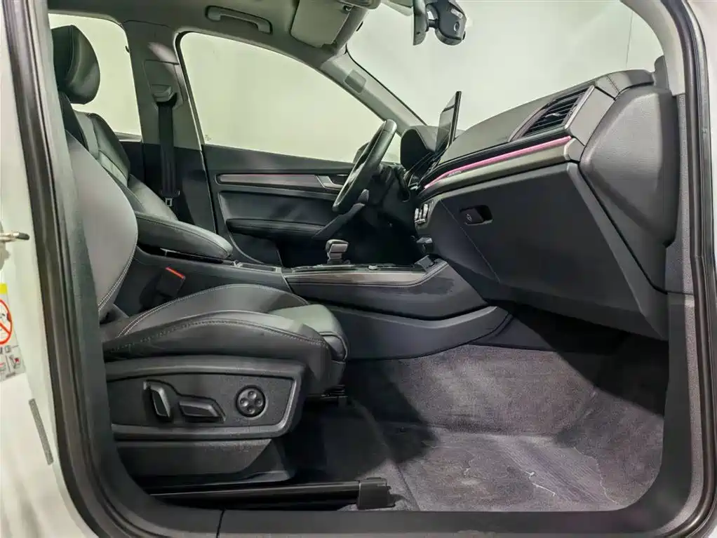 Audi Q5L id 4515317 из Китая 7