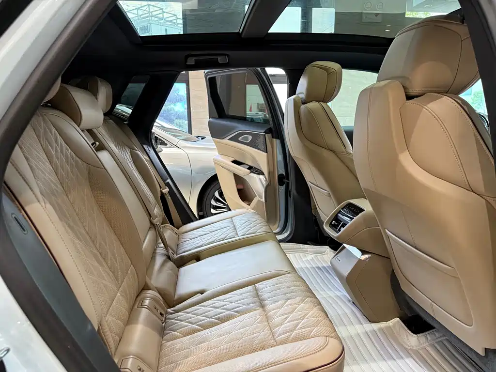 Cadillac Lyriq — миниатюра 14