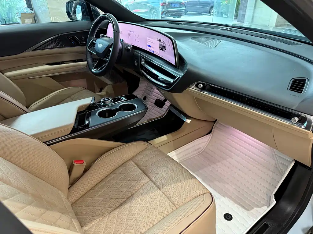 Cadillac Lyriq — миниатюра 11