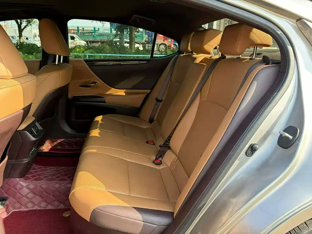 Lexus ES 2021 300h