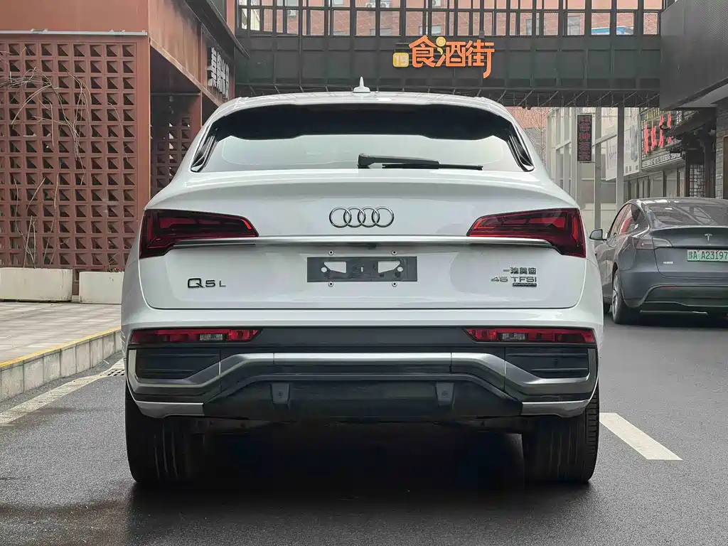 AUDI Q5L SPORTBACK