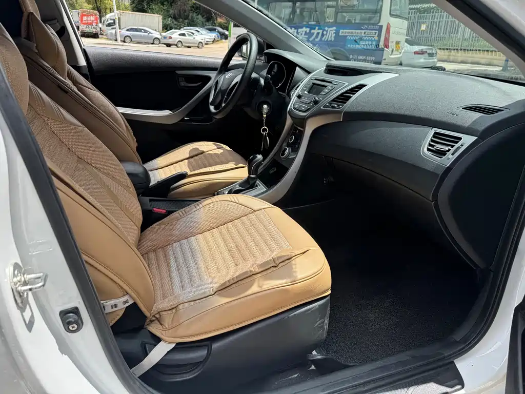 Hyundai Elantra Langdong — миниатюра 13
