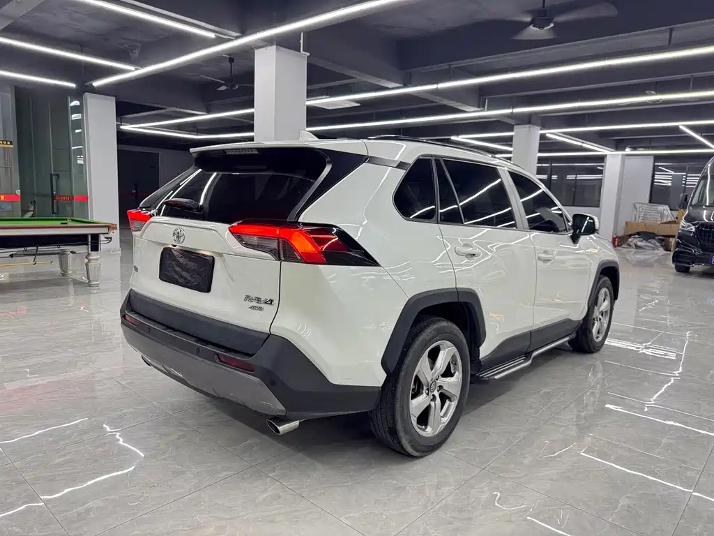 Toyota RAV4 — миниатюра 3