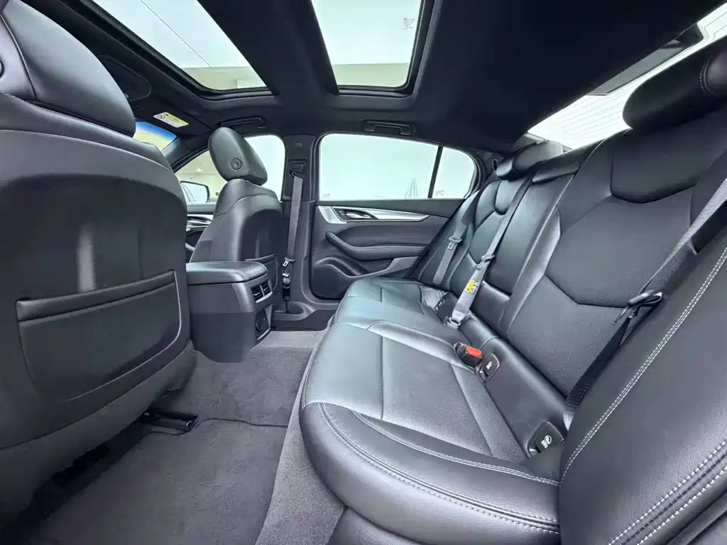 Cadillac CT5 — миниатюра 5