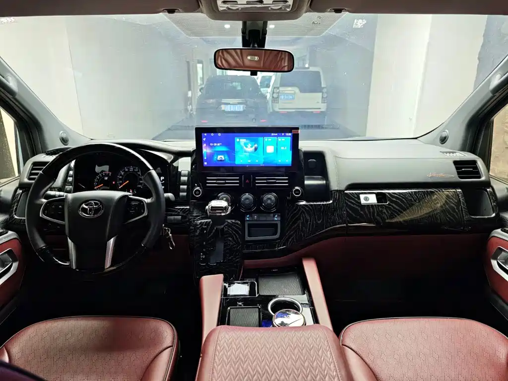 Toyota Hiace — миниатюра 14