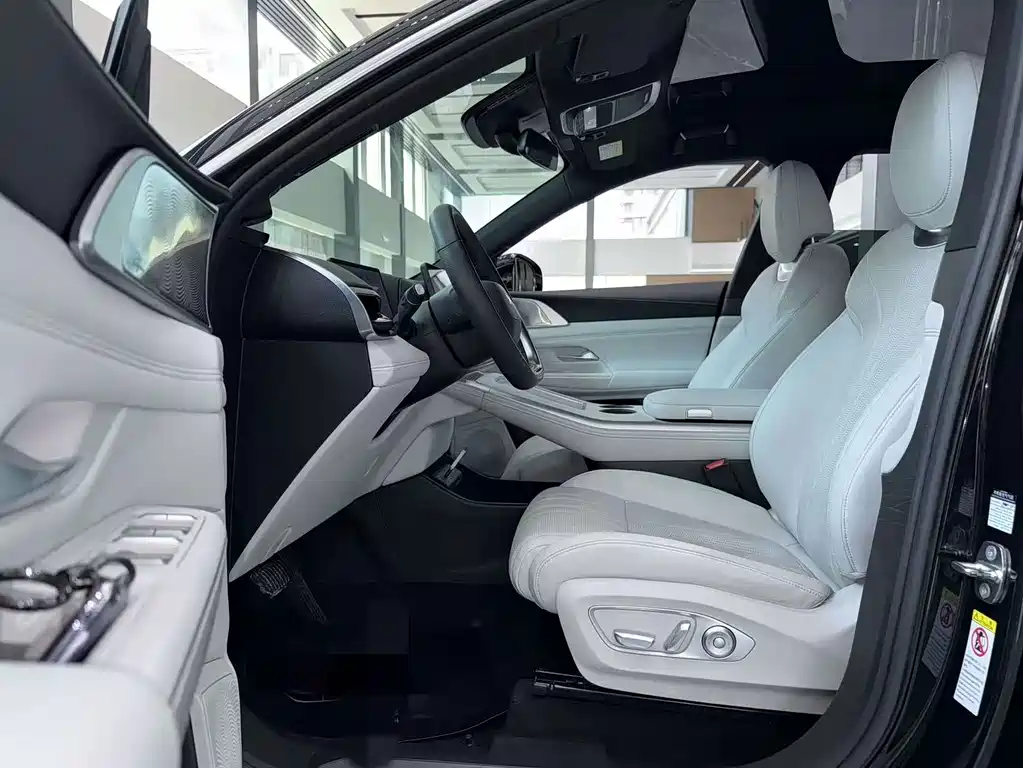 XPeng G9 — миниатюра 4