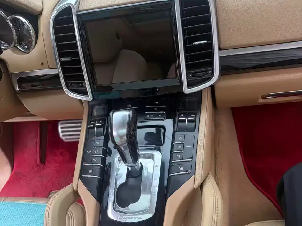 Porsche Cayenne — миниатюра 9