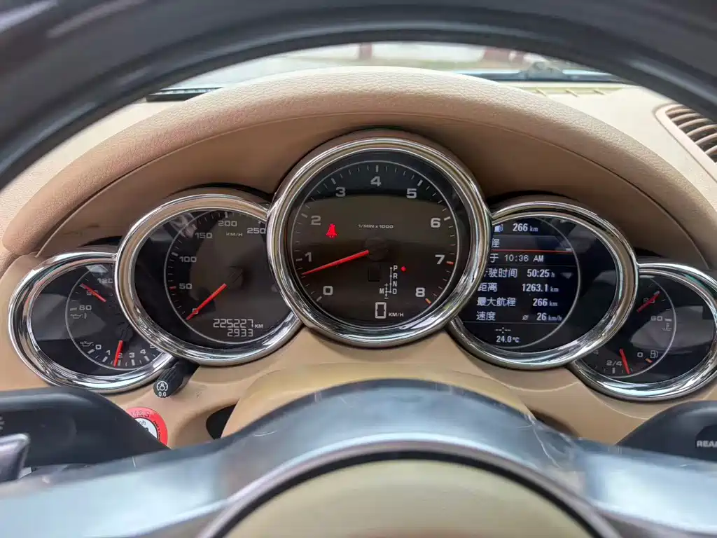 Porsche Cayenne — миниатюра 13