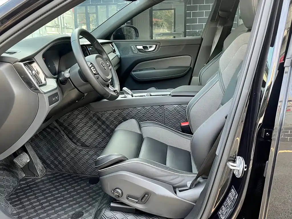 VOLVO XC60 PLUG IN HYBRID