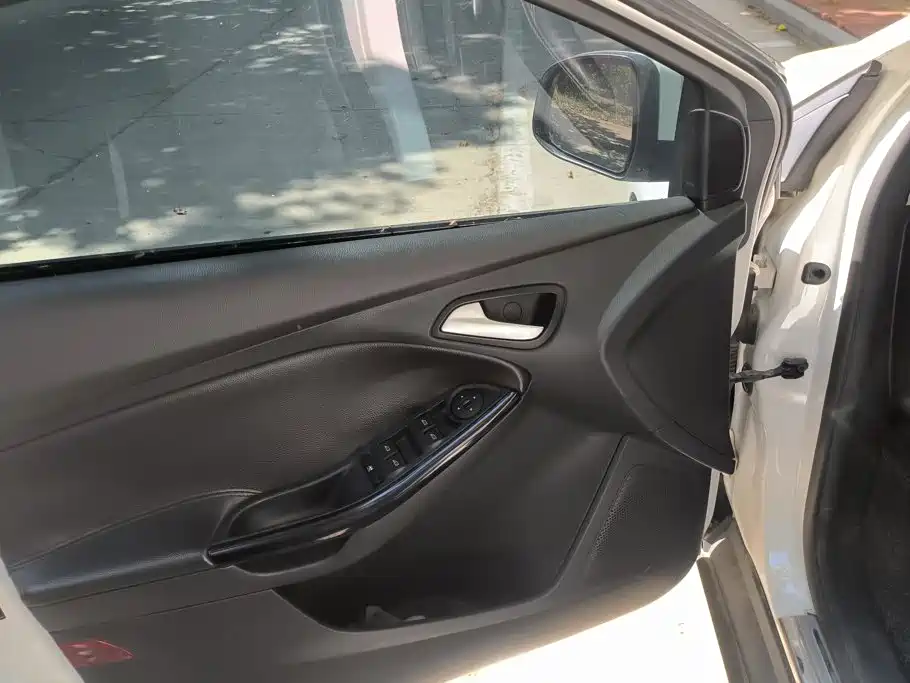 Ford Focus — миниатюра 7