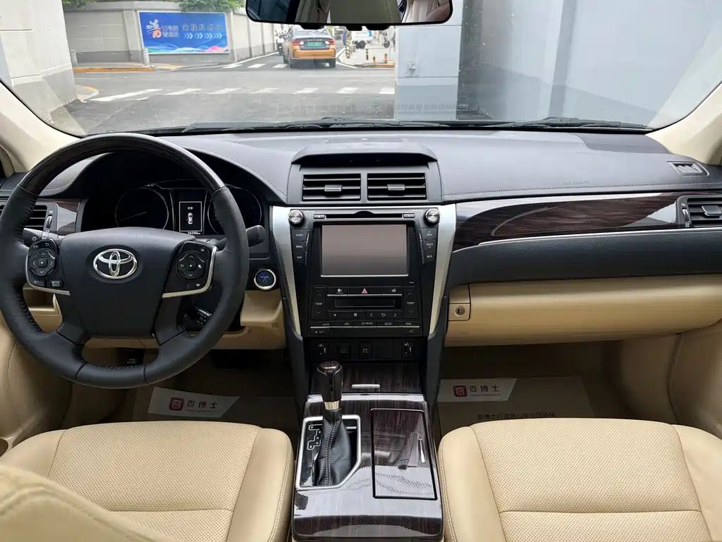Toyota Camry — миниатюра 10