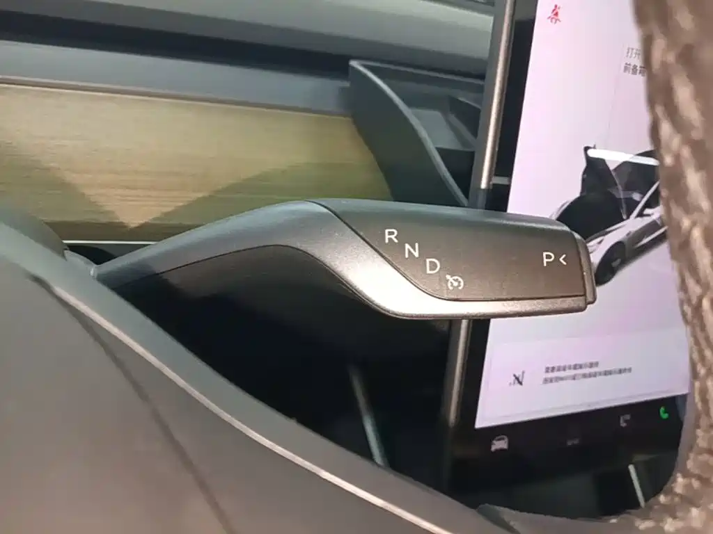 Tesla Model 3 — миниатюра 14