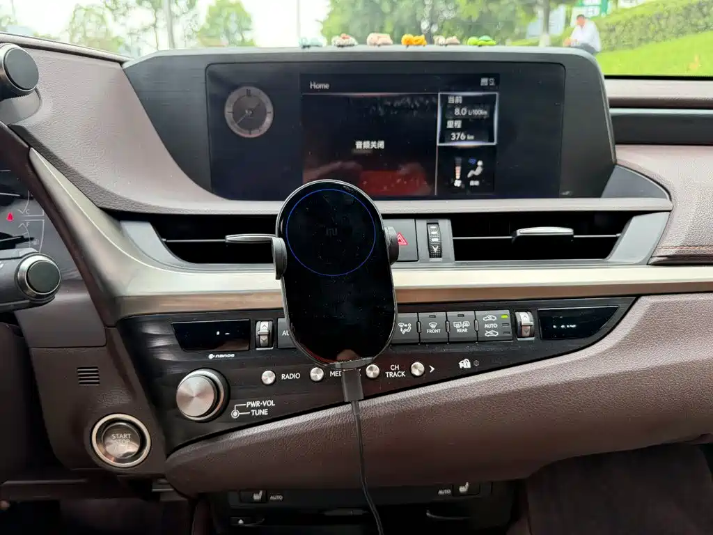 Lexus ES — миниатюра 10