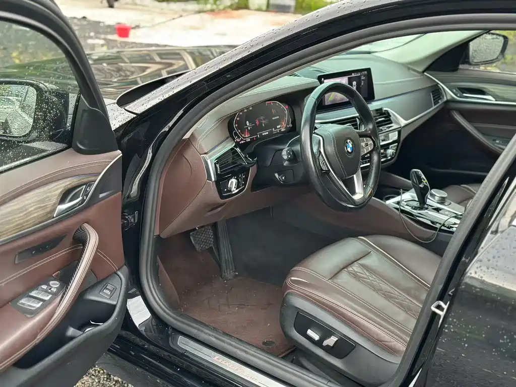 BMW 5 Series — миниатюра 7