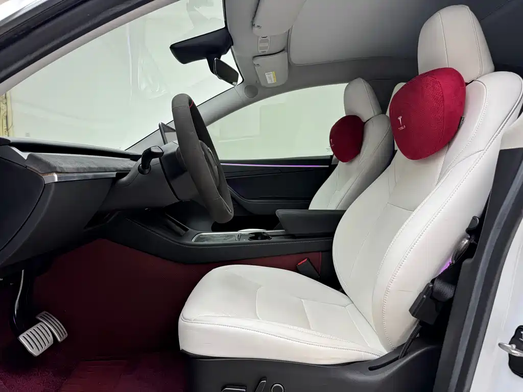 Tesla Model Y — миниатюра 6