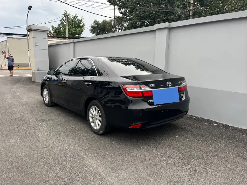 Toyota Camry — миниатюра 3
