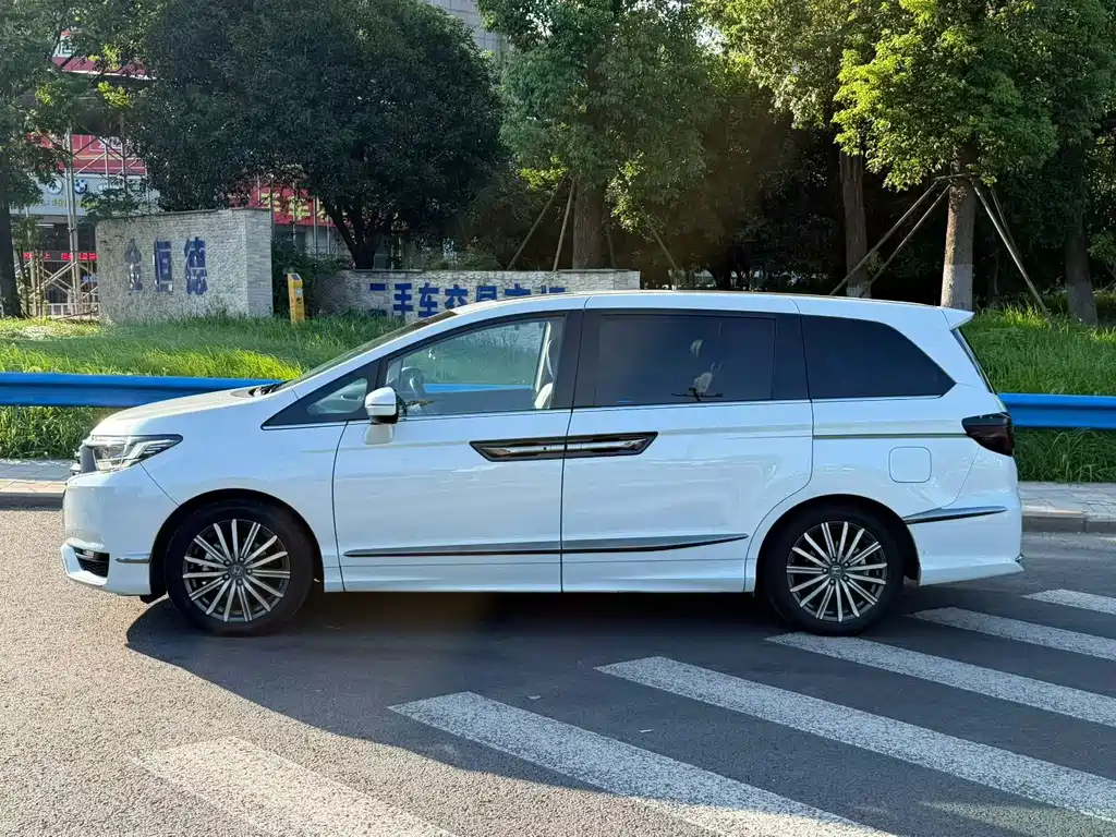 Honda Elysion — миниатюра 3