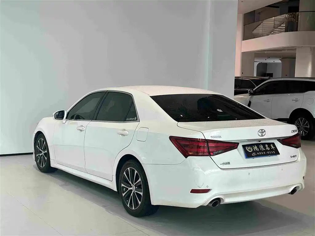 Toyota Crown — миниатюра 4
