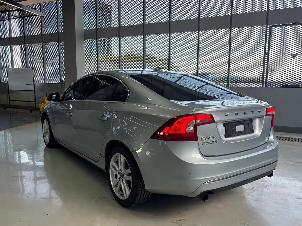 Volvo S60 — миниатюра 13