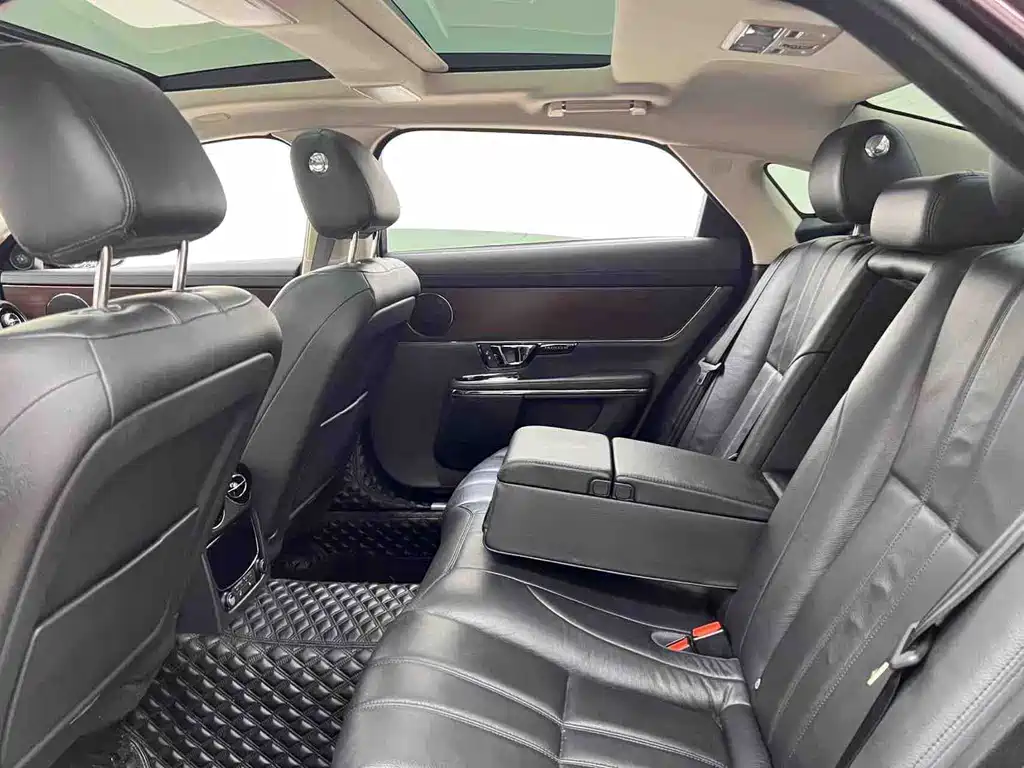 Jaguar XJ — миниатюра 15
