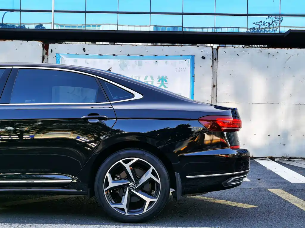Volkswagen Passat — миниатюра 7