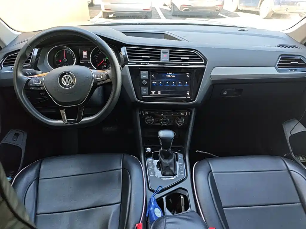 Volkswagen Tiguan L PHEV — миниатюра 10