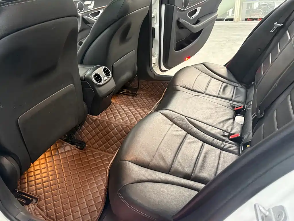 Mercedes-Benz C-Class — миниатюра 11