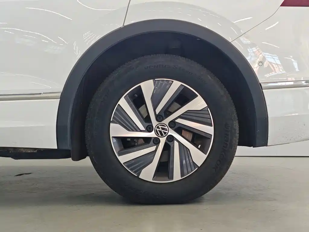 Volkswagen Tiguan L PHEV — миниатюра 16