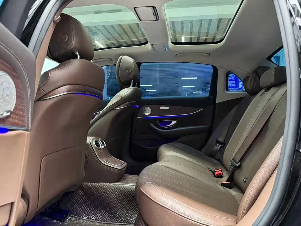 Mercedes-Benz E-Class — миниатюра 13