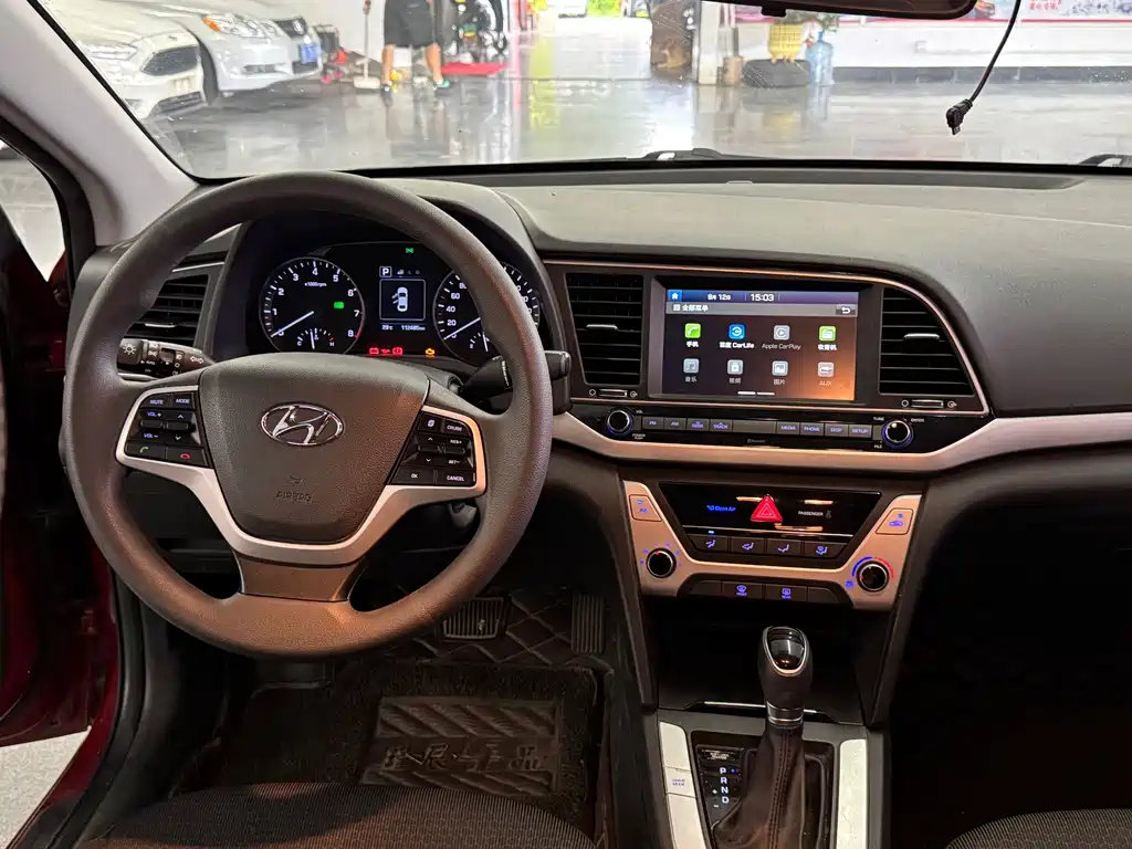 Hyundai Elantra — миниатюра 10