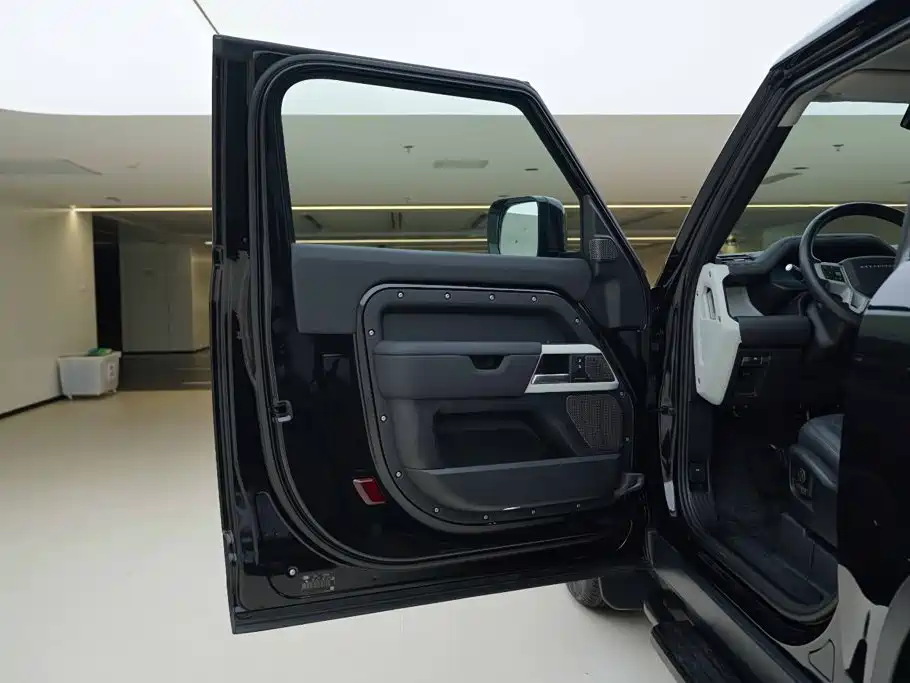 Land Rover Defender — миниатюра 16