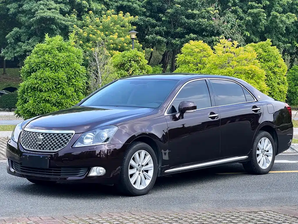 Toyota Crown 2011