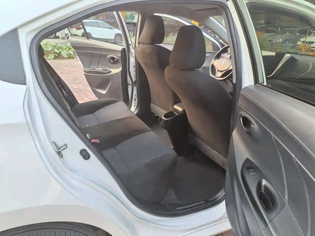 TOYOTA YARIS L TO ENJOY