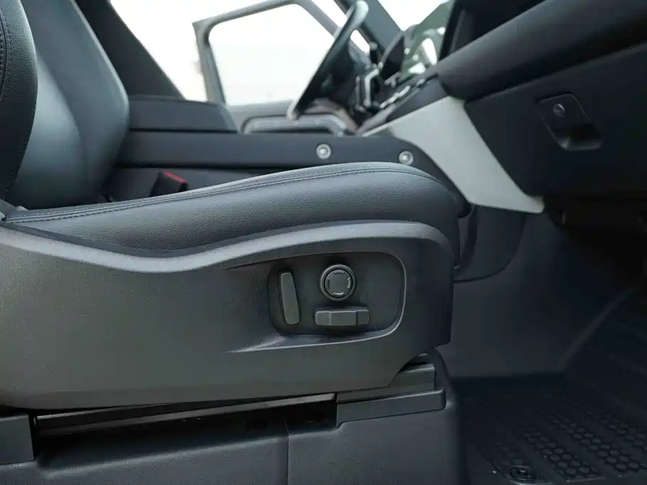 Land Rover Defender — миниатюра 20