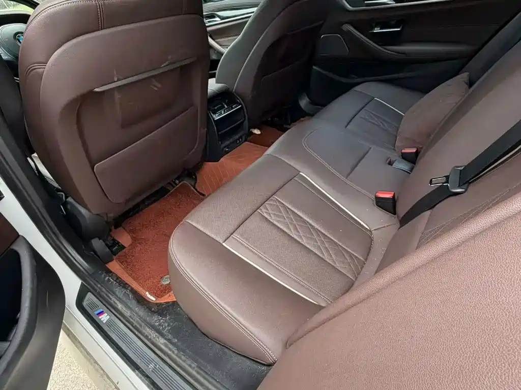 BMW 5 Series — миниатюра 7