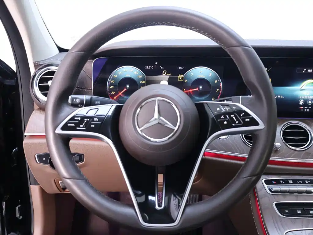 Mercedes-Benz E-Class — миниатюра 16