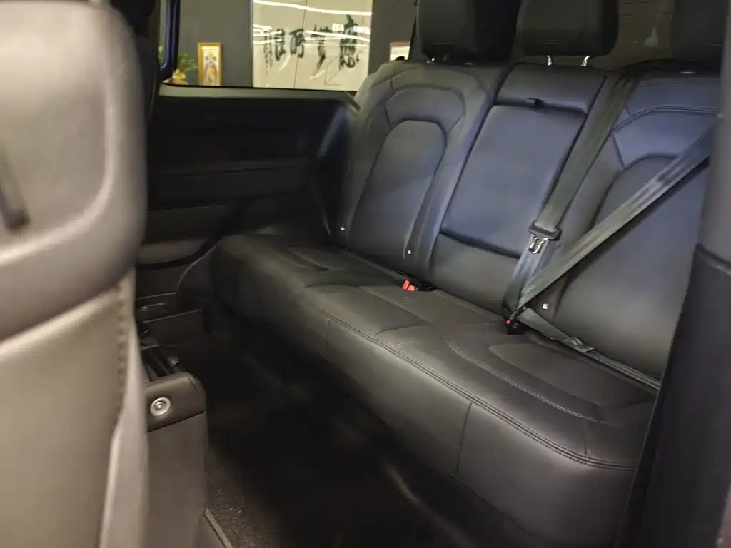 Land Rover Defender — миниатюра 6
